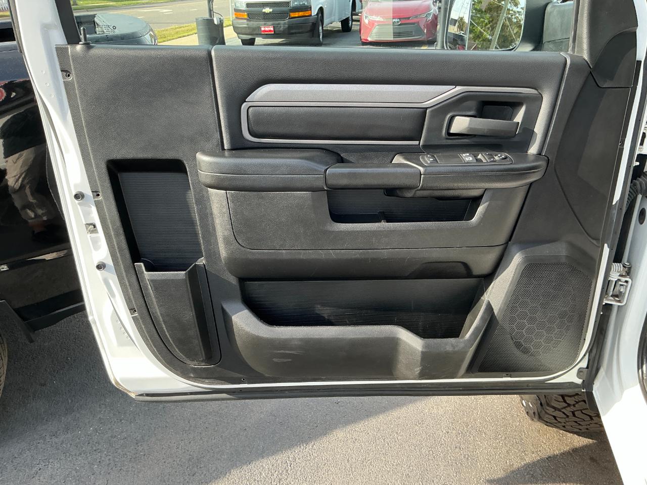 RAM 2500 Tradesman 4x4 Reg Cab 8' Box 2022