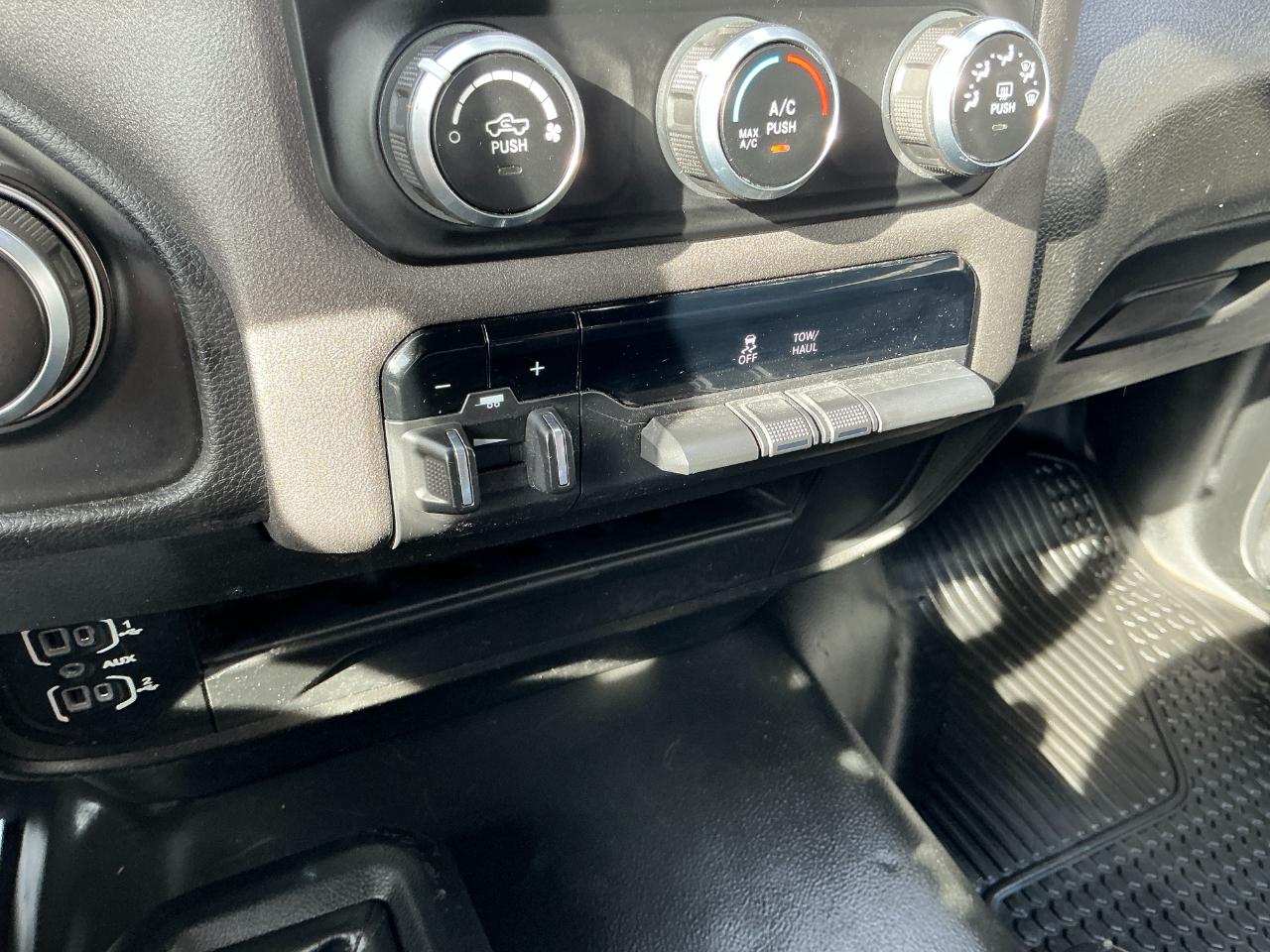 RAM 2500 Tradesman 4x4 Reg Cab 8' Box 2022
