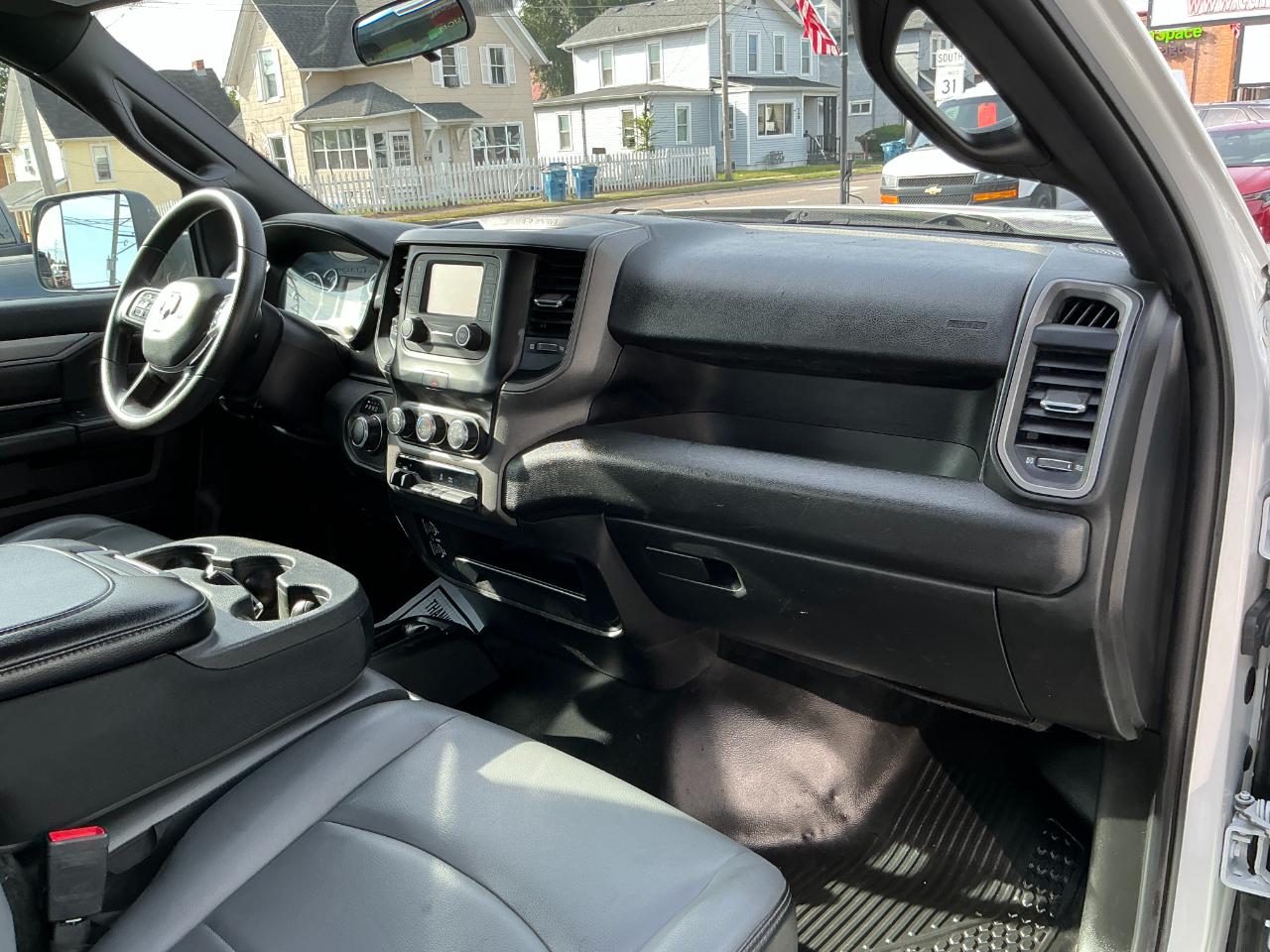 RAM 2500 Tradesman 4x4 Reg Cab 8' Box 2022