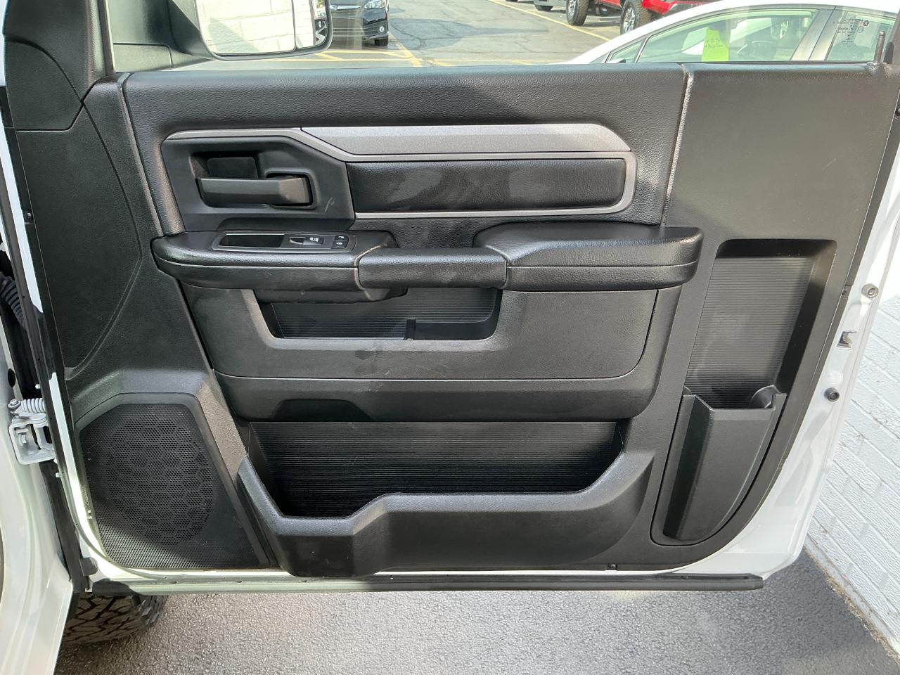 RAM 2500 Tradesman 4x4 Reg Cab 8' Box 2022