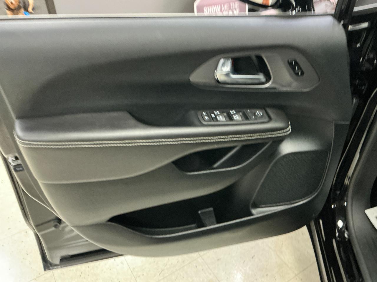 Chrysler Pacifica Select FWD 2026