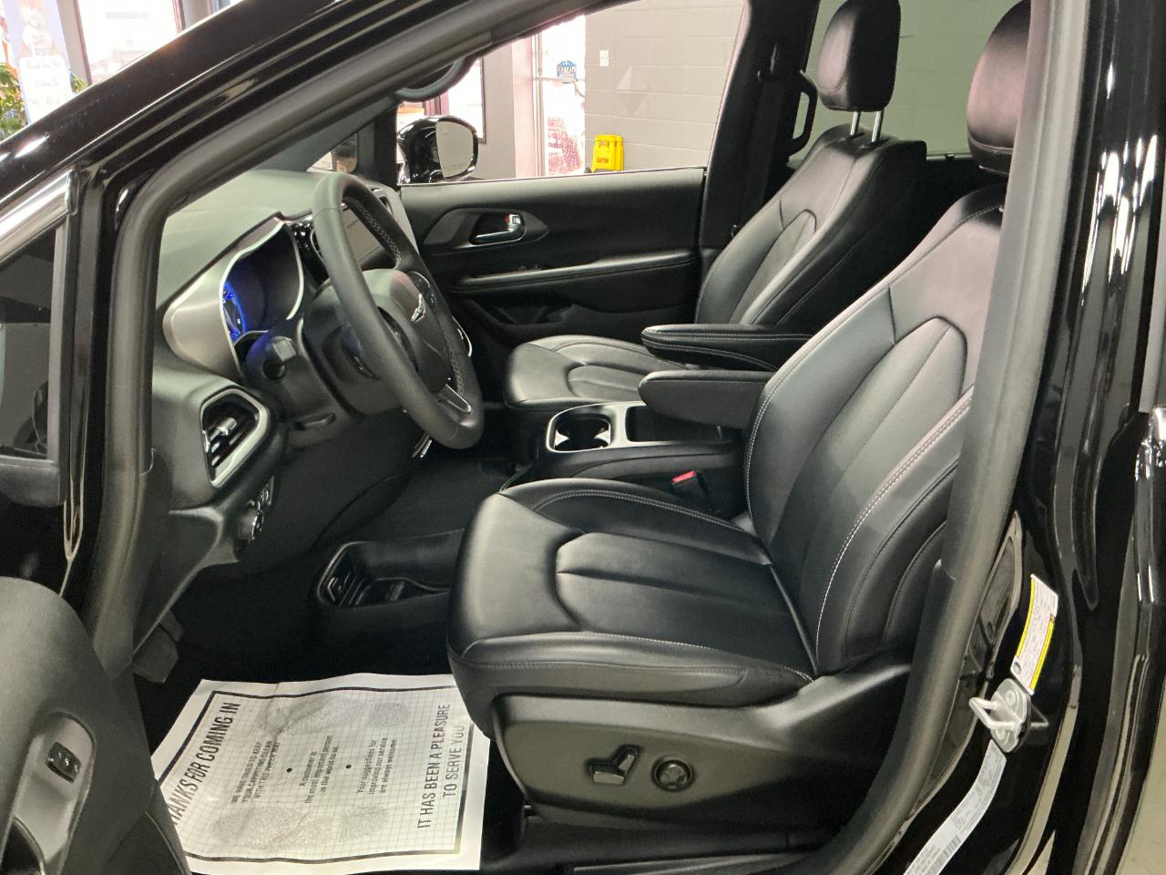 Chrysler Pacifica Select FWD 2026