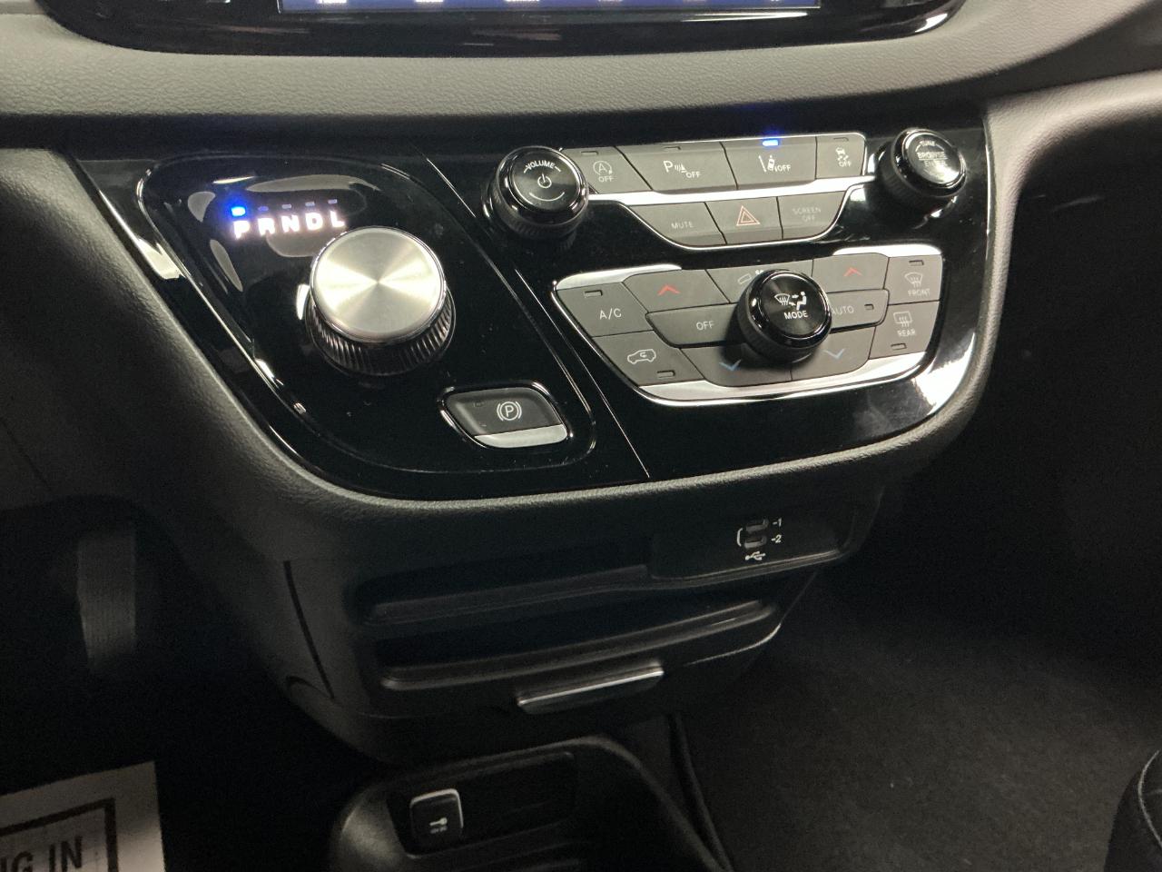 Chrysler Pacifica Select FWD 2026