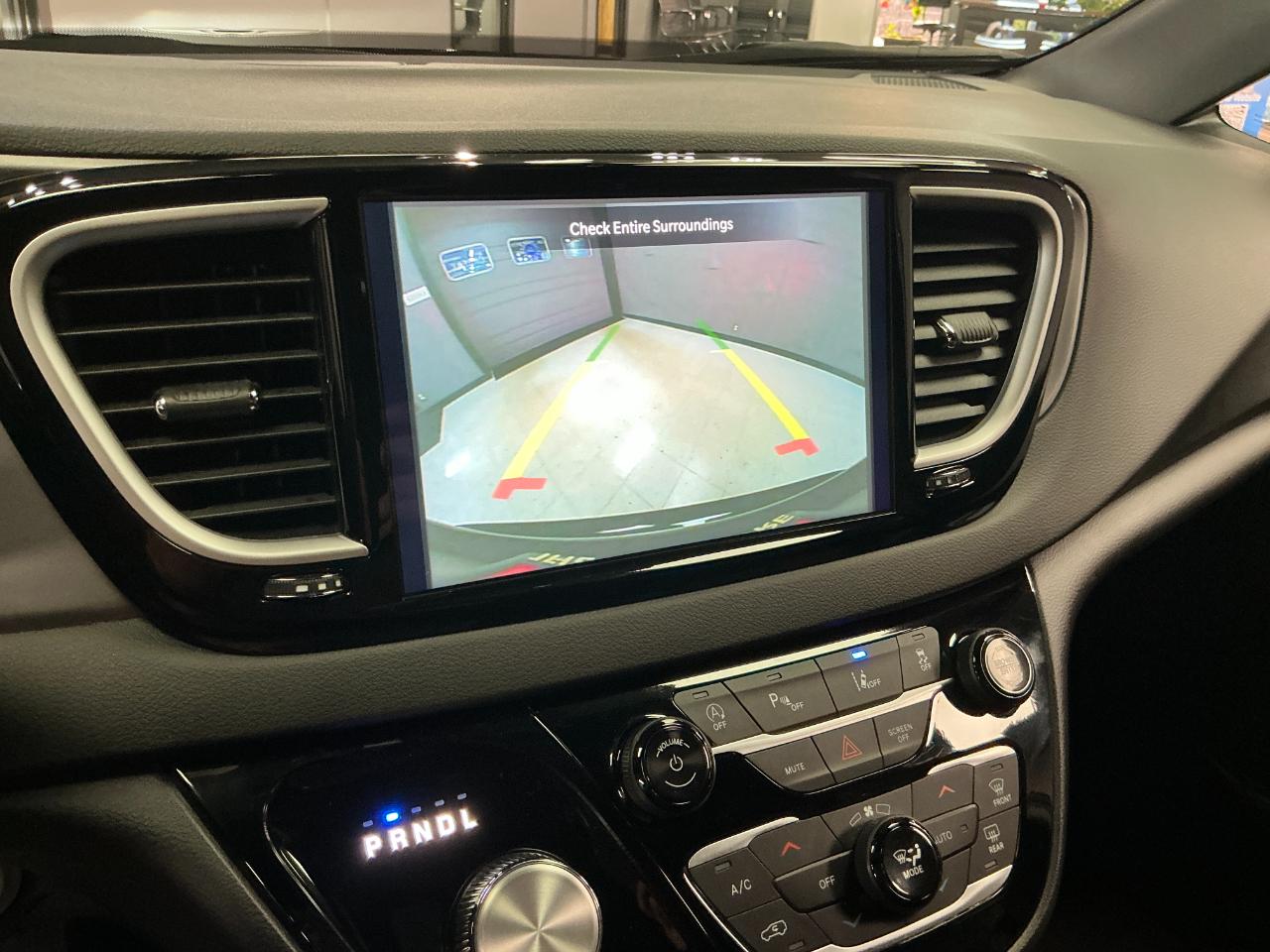 Chrysler Pacifica Select FWD 2026