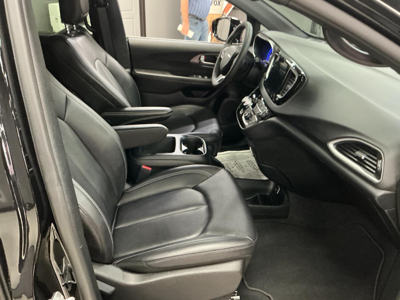 Chrysler Pacifica Select FWD 2026
