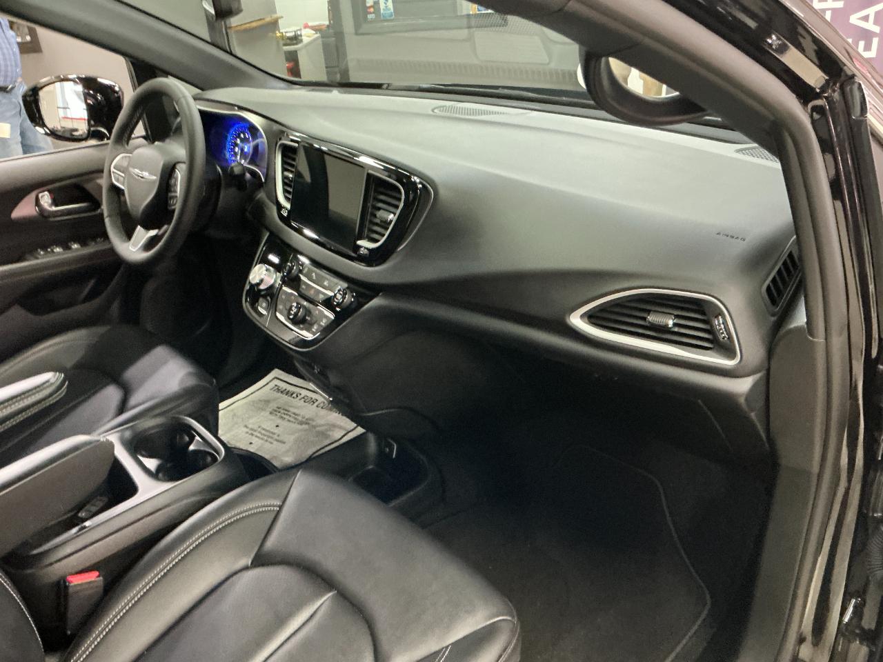 Chrysler Pacifica Select FWD 2026