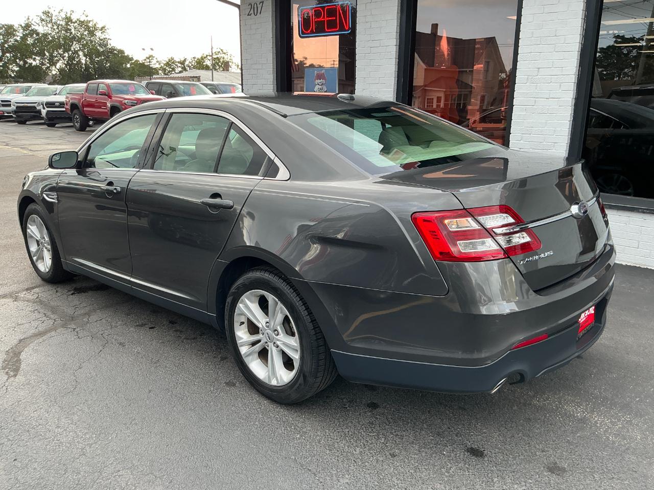 Ford Taurus SE FWD 2017