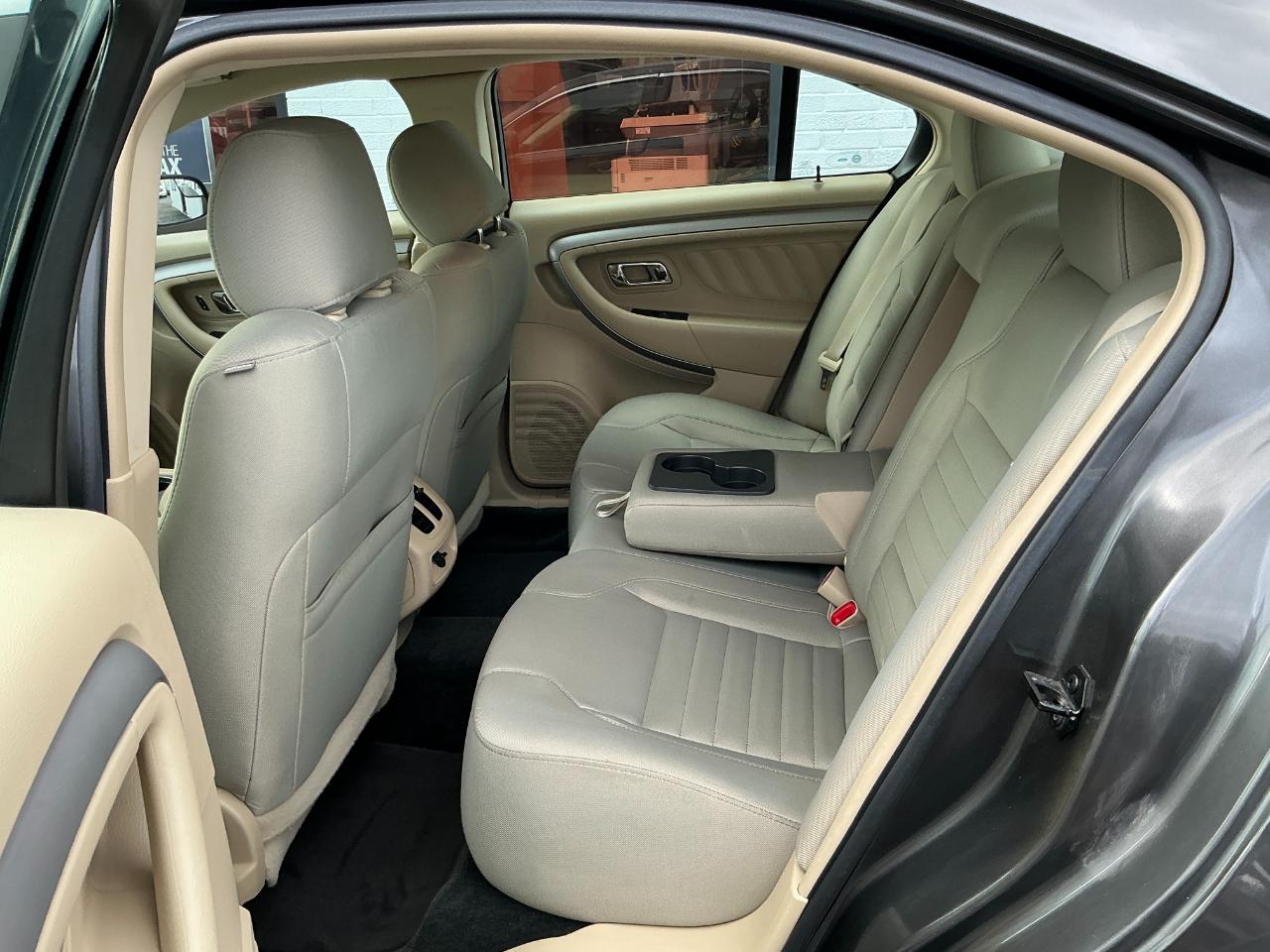 Ford Taurus SE FWD 2017