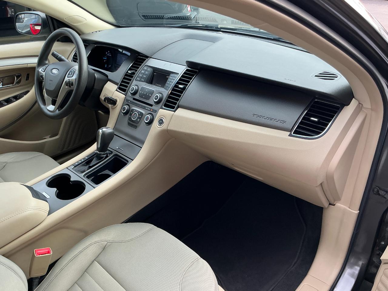 Ford Taurus SE FWD 2017
