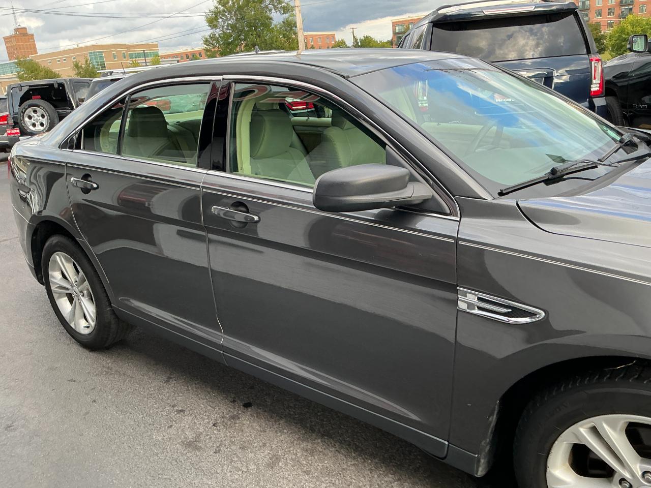 Ford Taurus SE FWD 2017