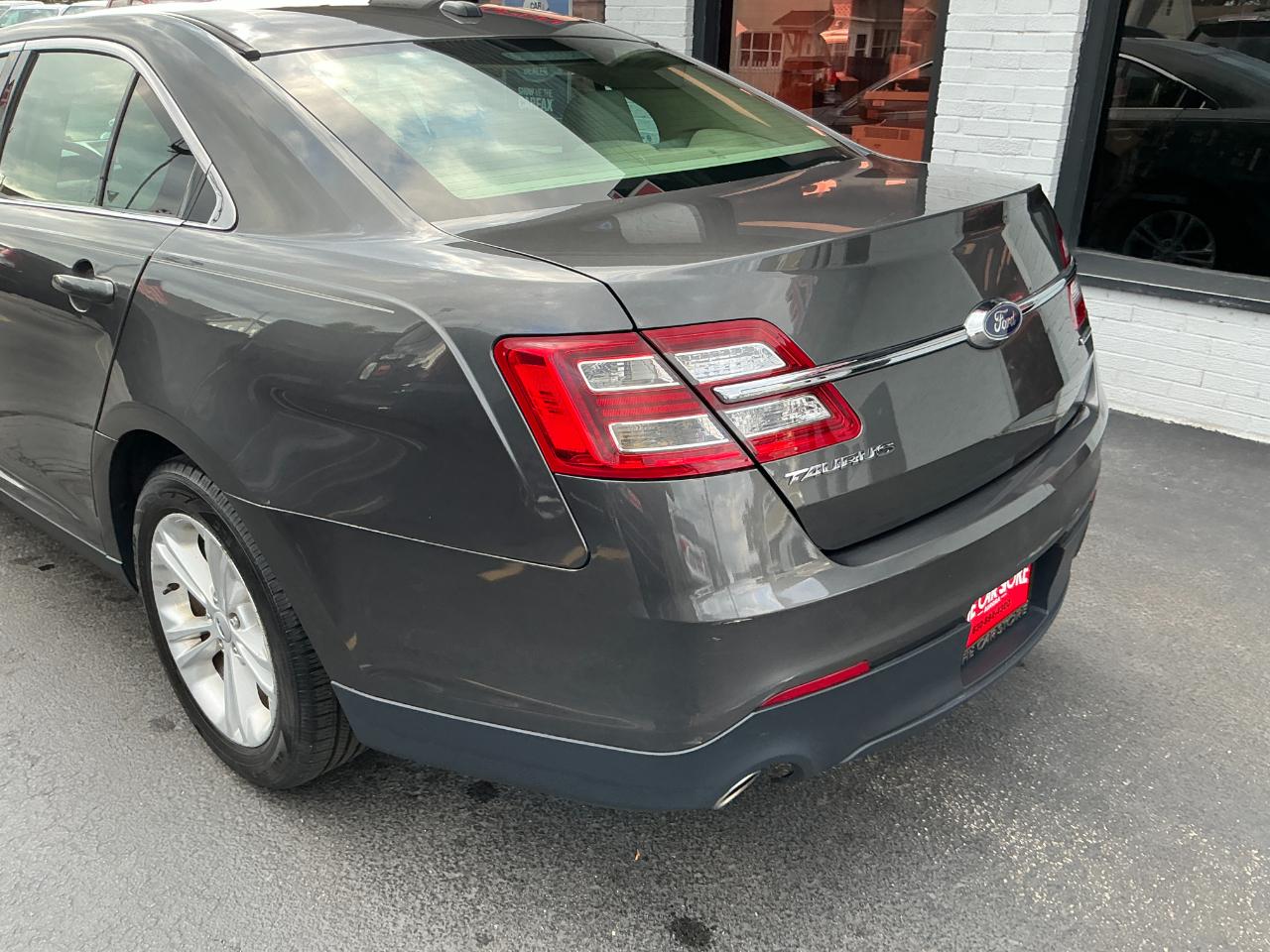 Ford Taurus SE FWD 2017