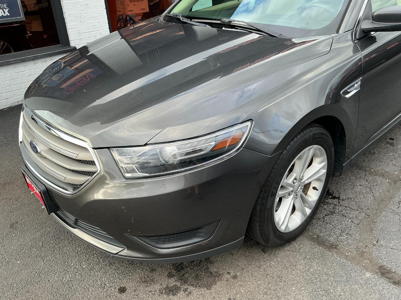 Ford Taurus SE FWD 2017