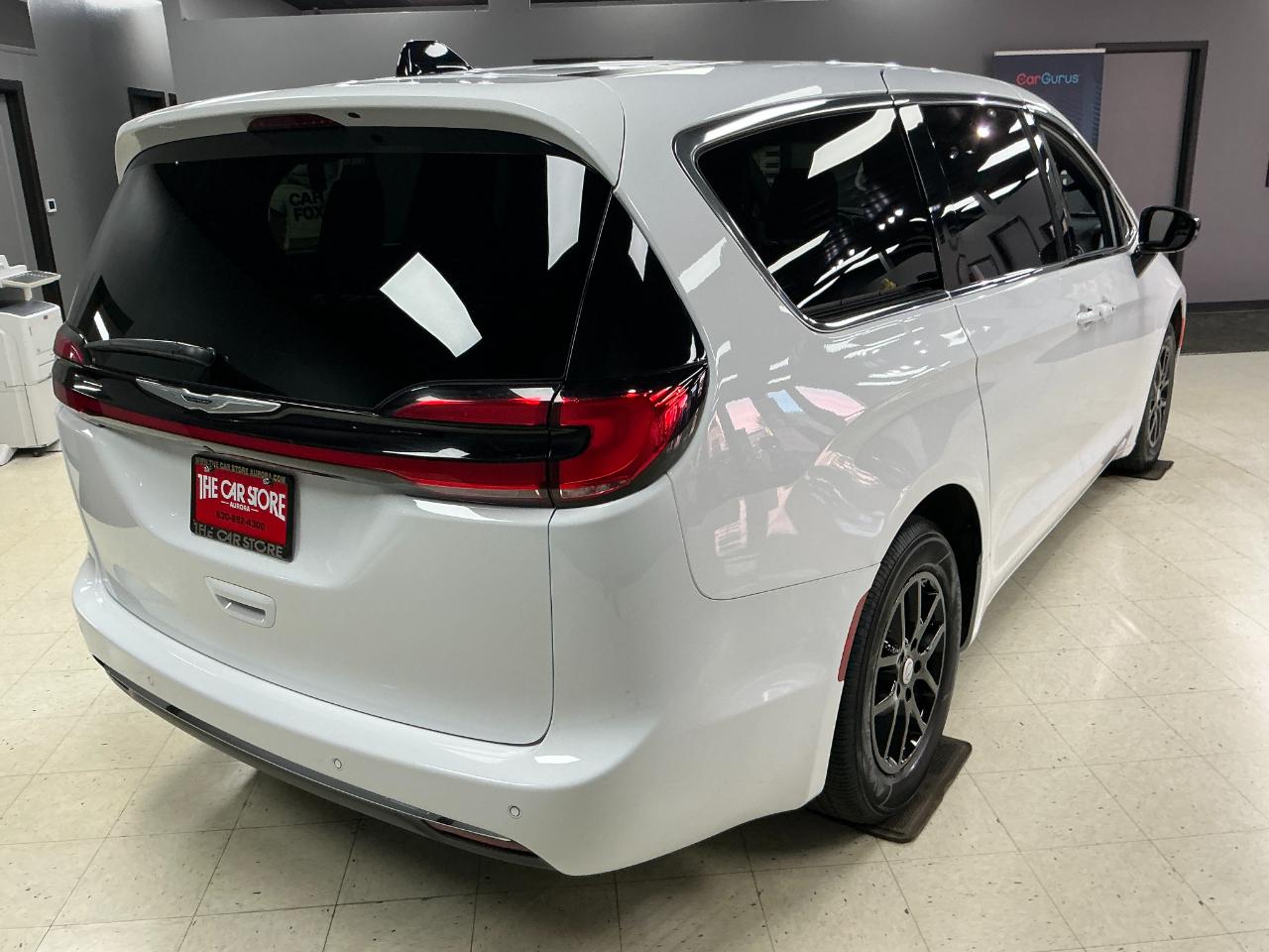 Chrysler Pacifica Select FWD 2025