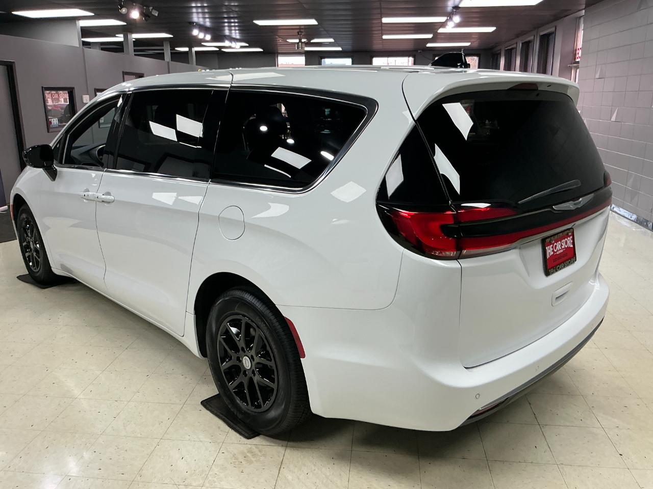 Chrysler Pacifica Select FWD 2025