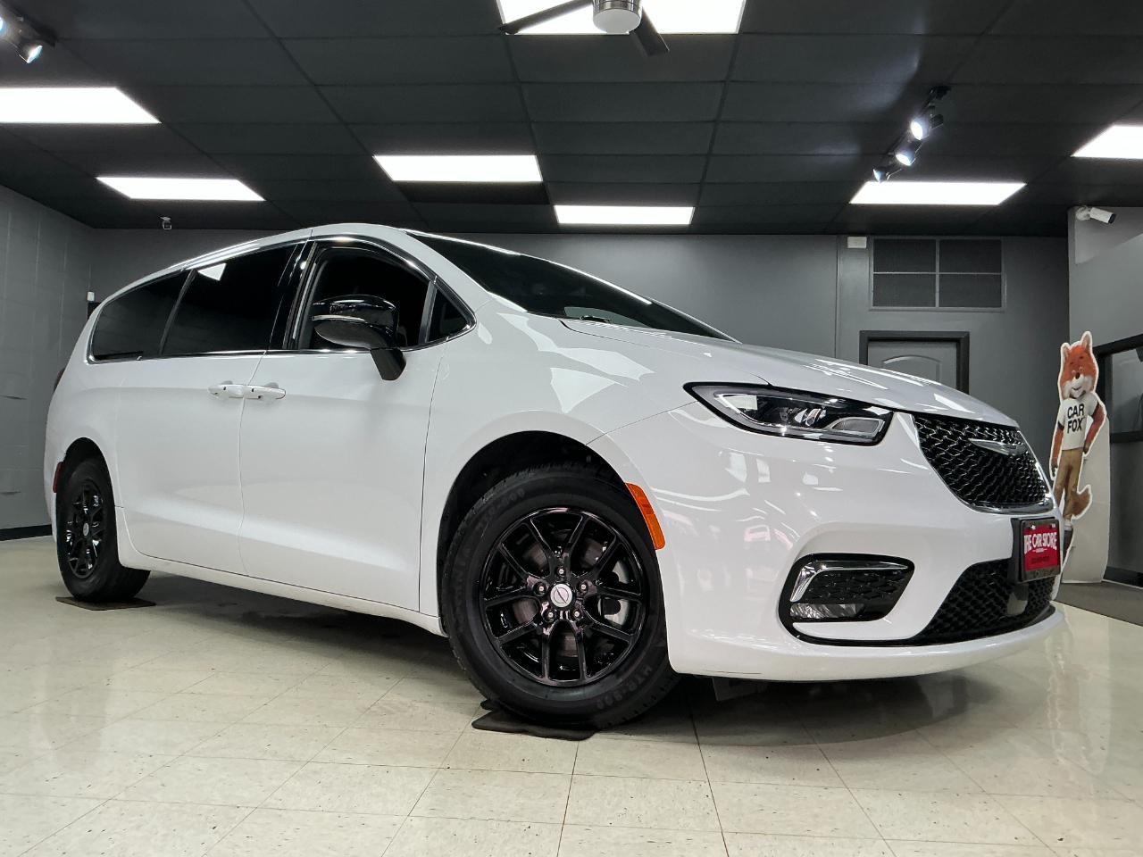 Chrysler Pacifica Select FWD 2025
