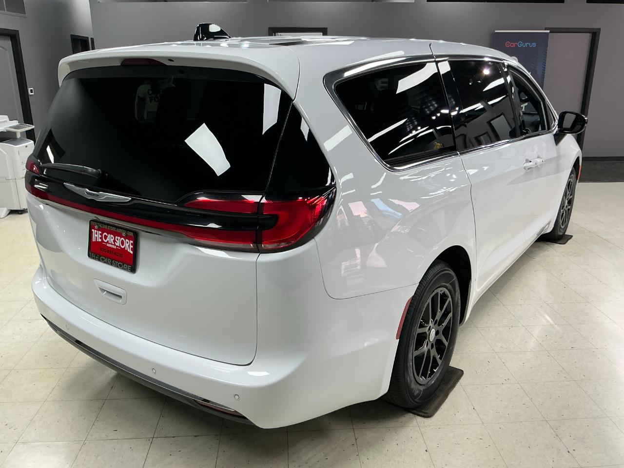 Chrysler Pacifica Select FWD 2025