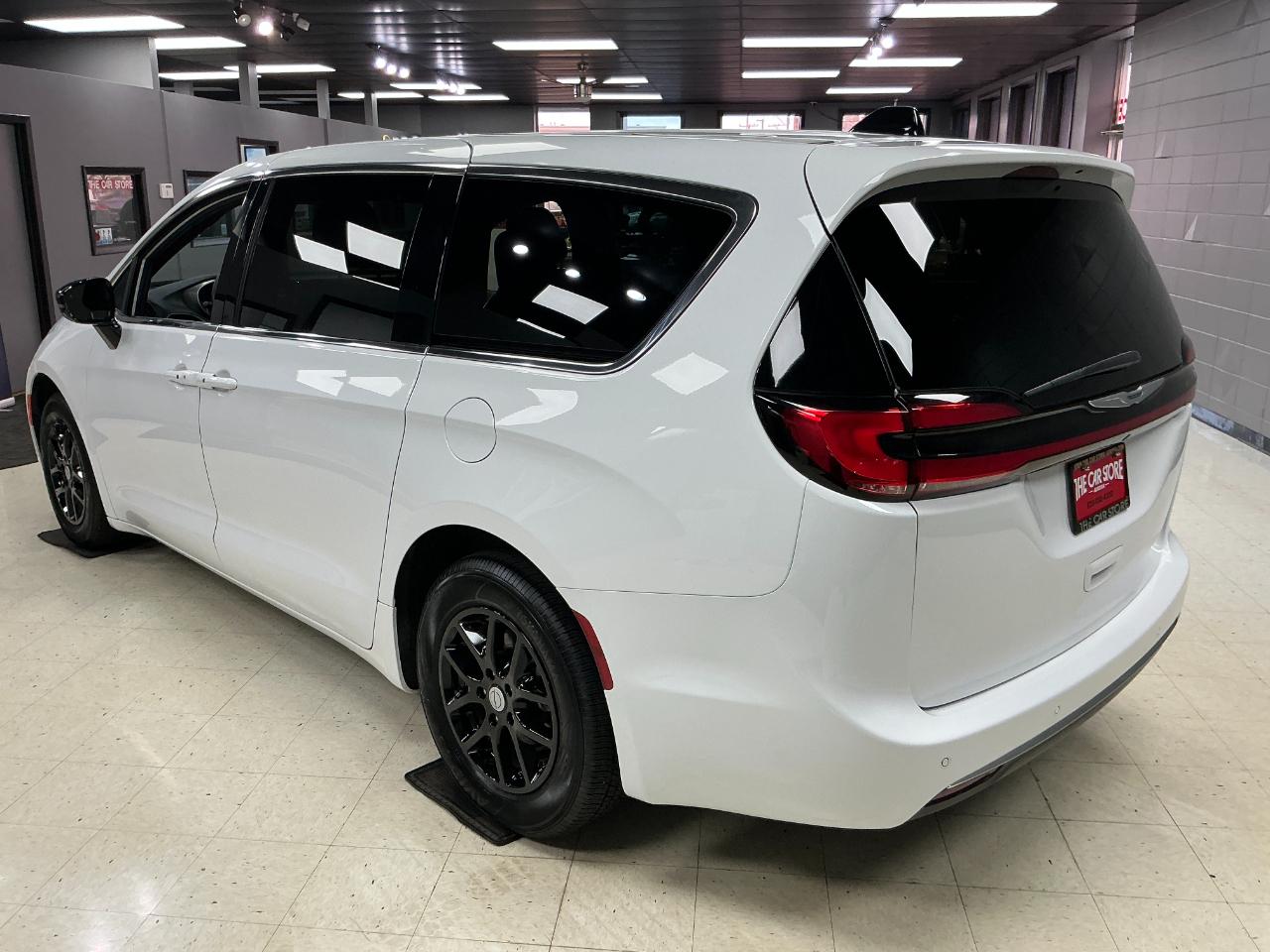 Chrysler Pacifica Select FWD 2025