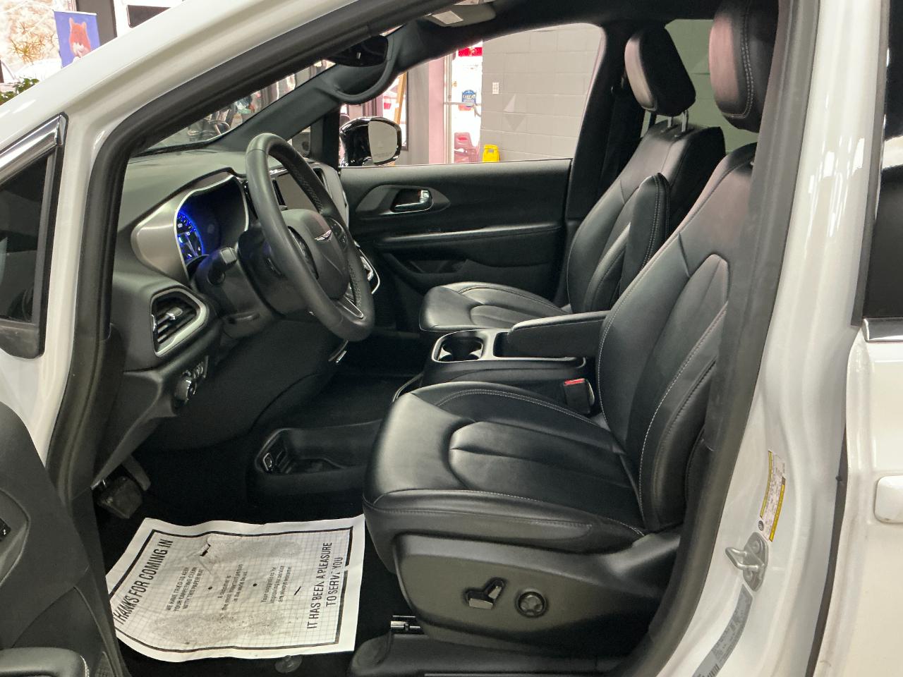 Chrysler Pacifica Select FWD 2025