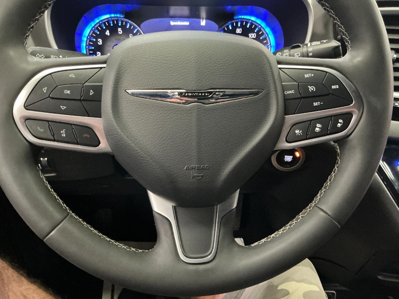 Chrysler Pacifica Select FWD 2025