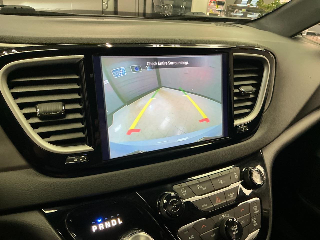 Chrysler Pacifica Select FWD 2025