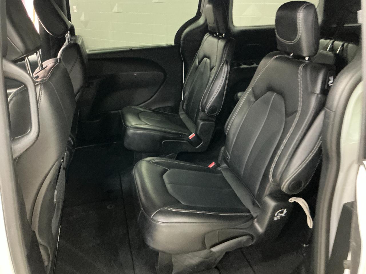 Chrysler Pacifica Select FWD 2025