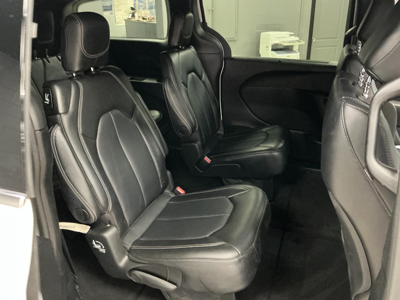 Chrysler Pacifica Select FWD 2025