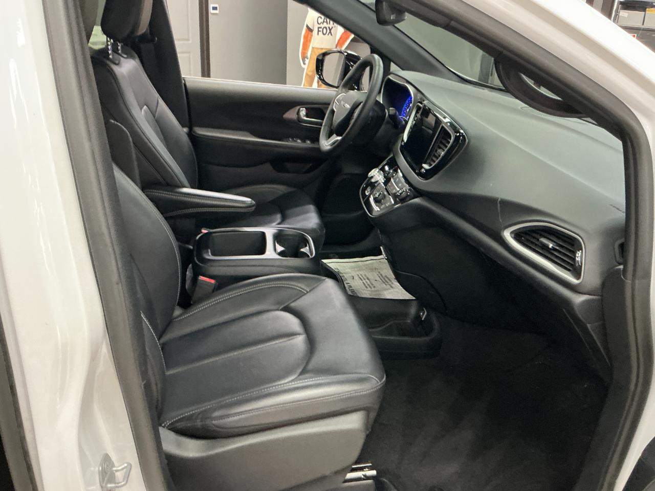 Chrysler Pacifica Select FWD 2025