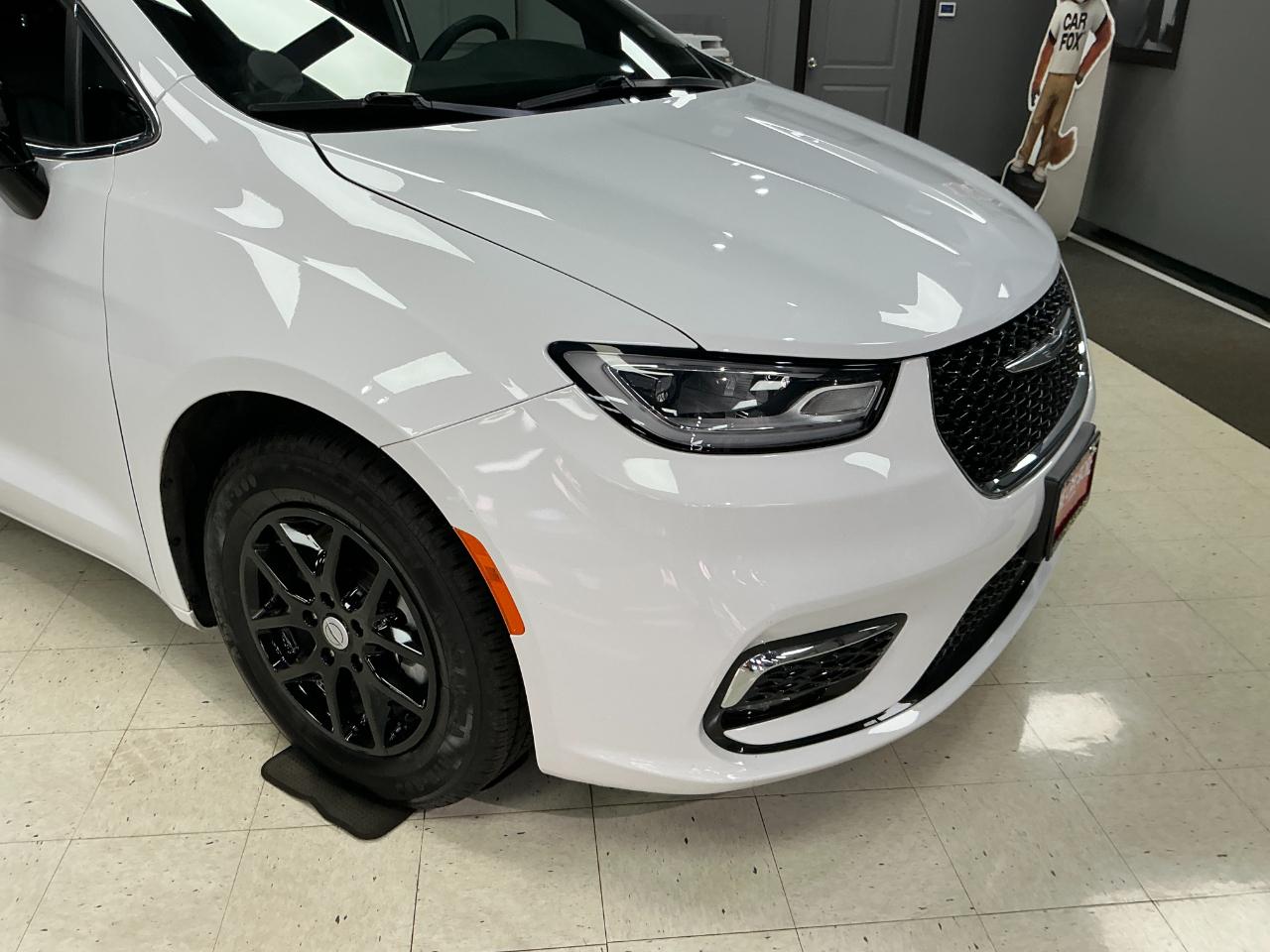 Chrysler Pacifica Select FWD 2025