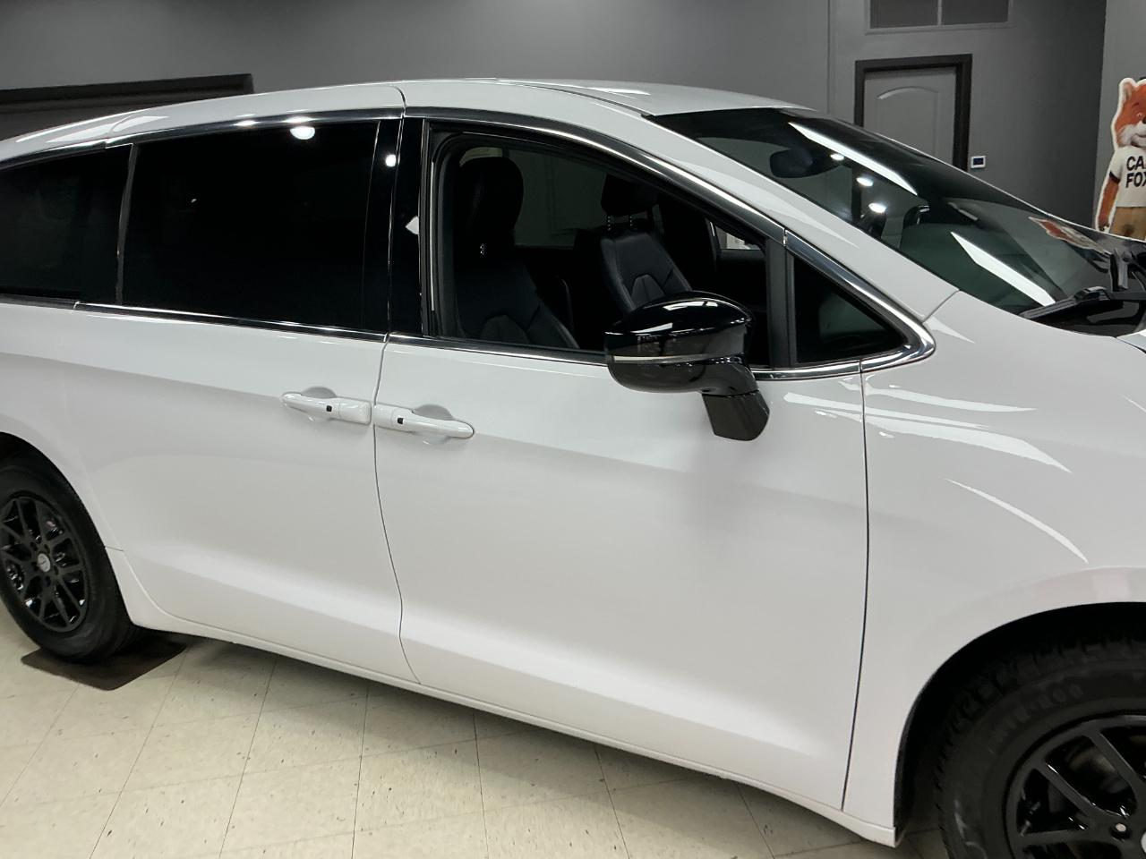 Chrysler Pacifica Select FWD 2025