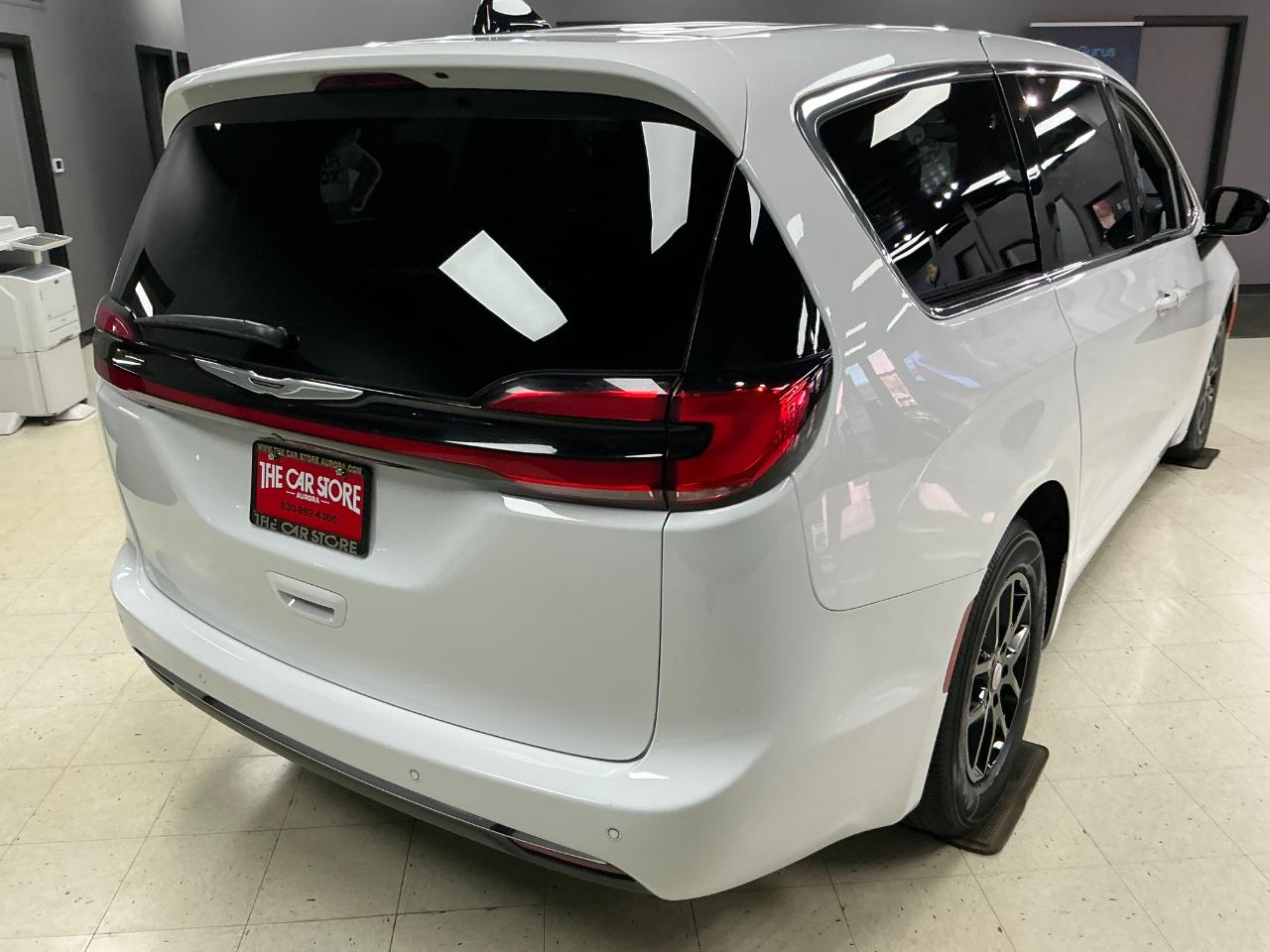 Chrysler Pacifica Select FWD 2025