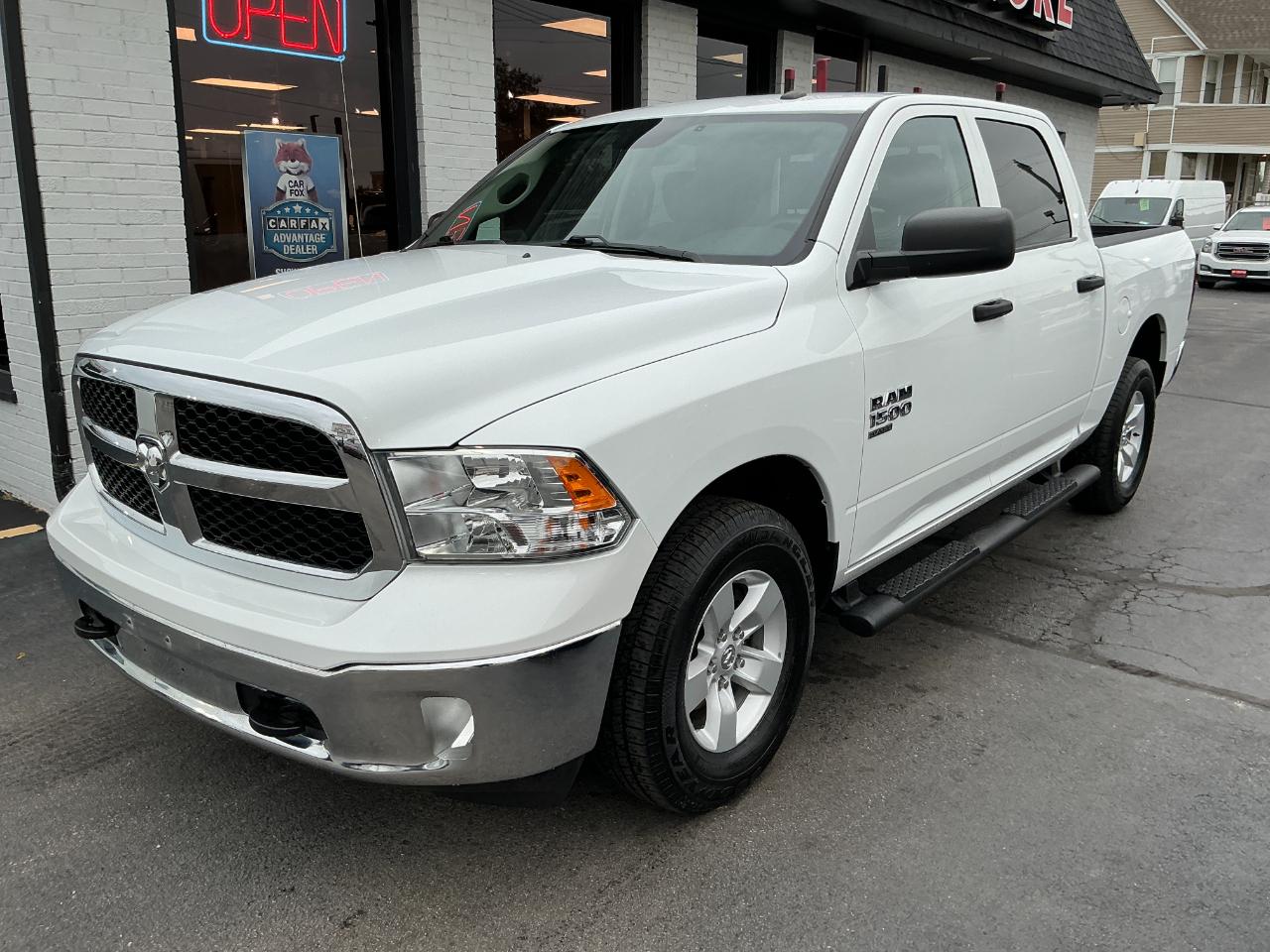 RAM 1500 Classic Tradesman 4x4 Crew Cab 5'7" Box 2023