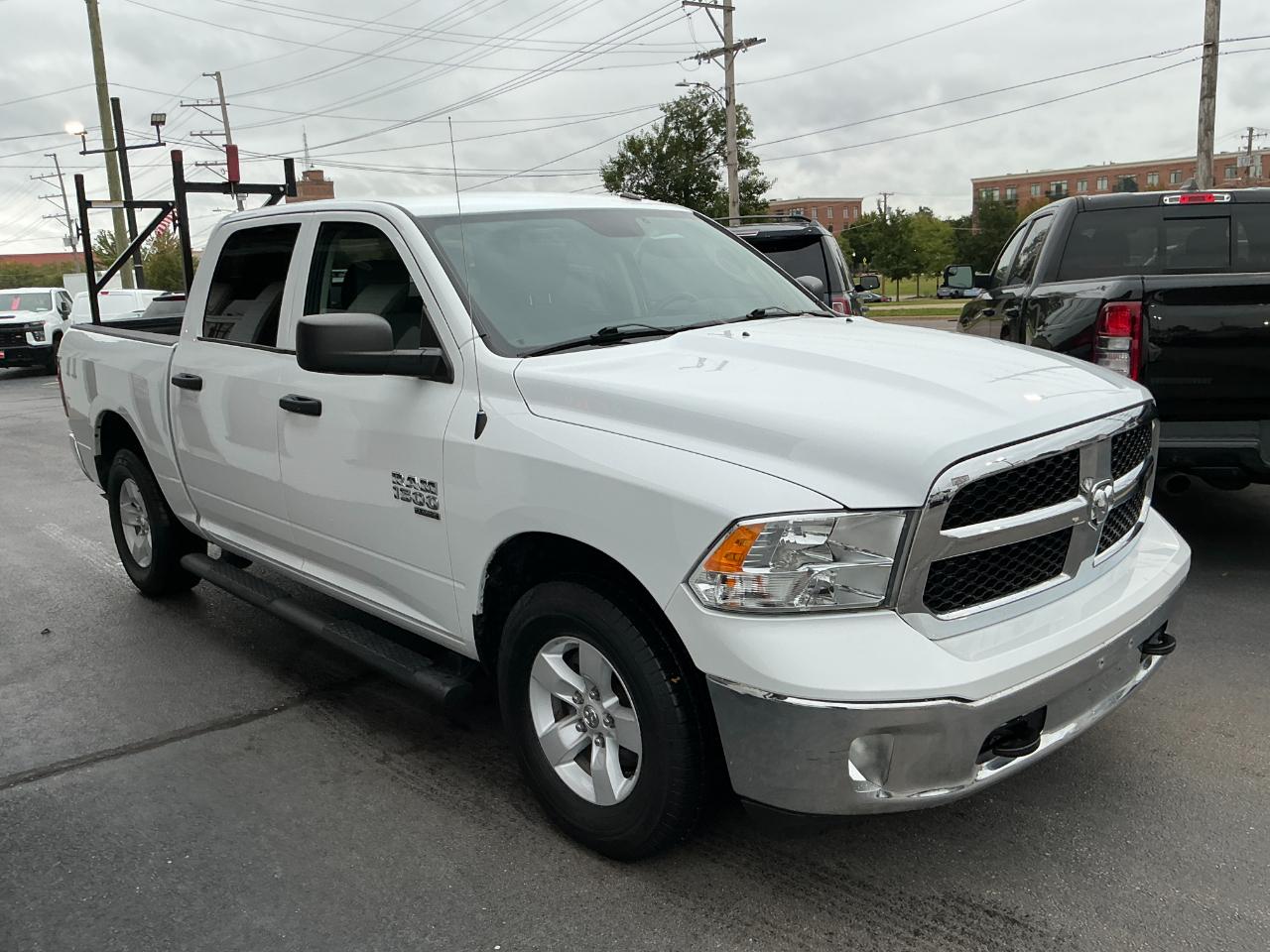 RAM 1500 Classic Tradesman 4x4 Crew Cab 5'7" Box 2023