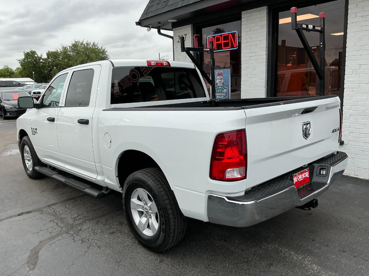 RAM 1500 Classic Tradesman 4x4 Crew Cab 5'7" Box 2023