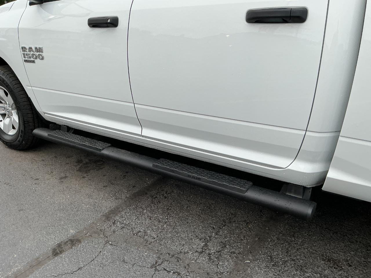 RAM 1500 Classic Tradesman 4x4 Crew Cab 5'7" Box 2023