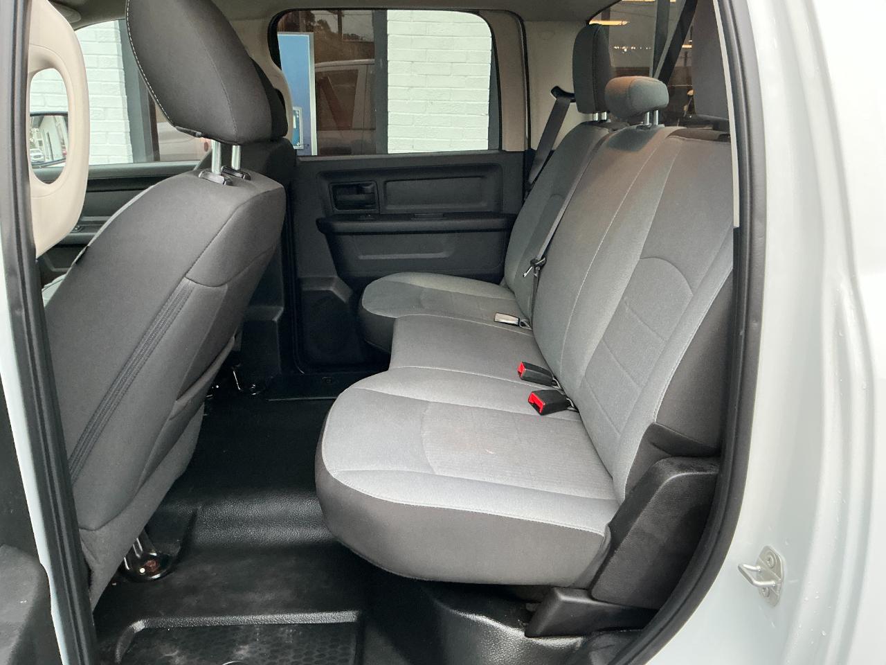 RAM 1500 Classic Tradesman 4x4 Crew Cab 5'7" Box 2023