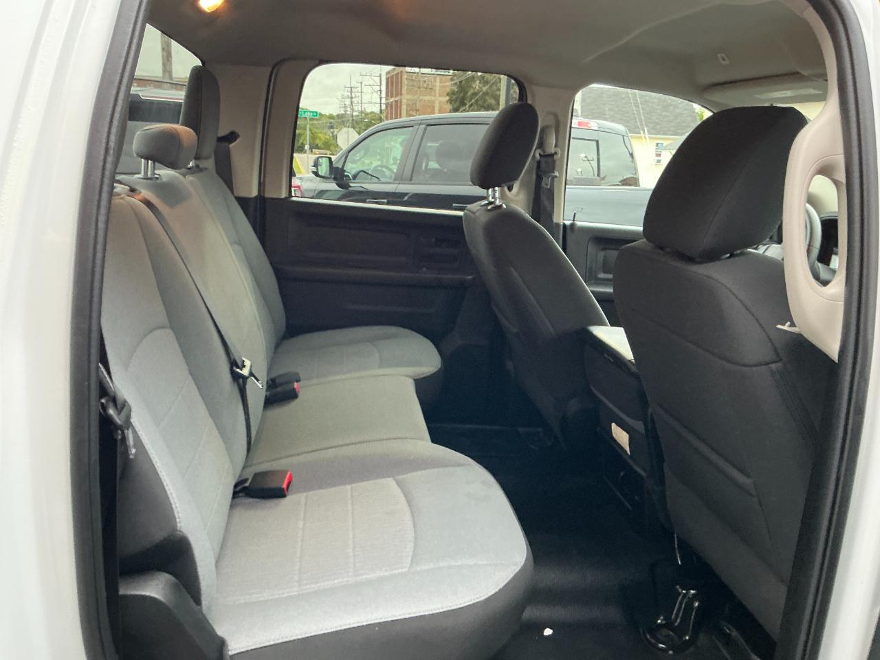 RAM 1500 Classic Tradesman 4x4 Crew Cab 5'7" Box 2023