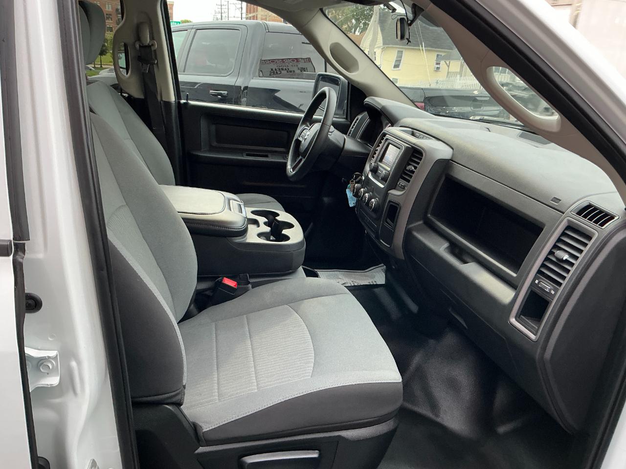RAM 1500 Classic Tradesman 4x4 Crew Cab 5'7" Box 2023