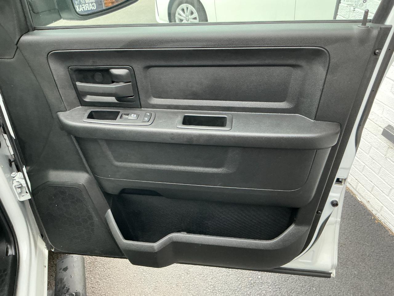 RAM 1500 Classic Tradesman 4x4 Crew Cab 5'7" Box 2023