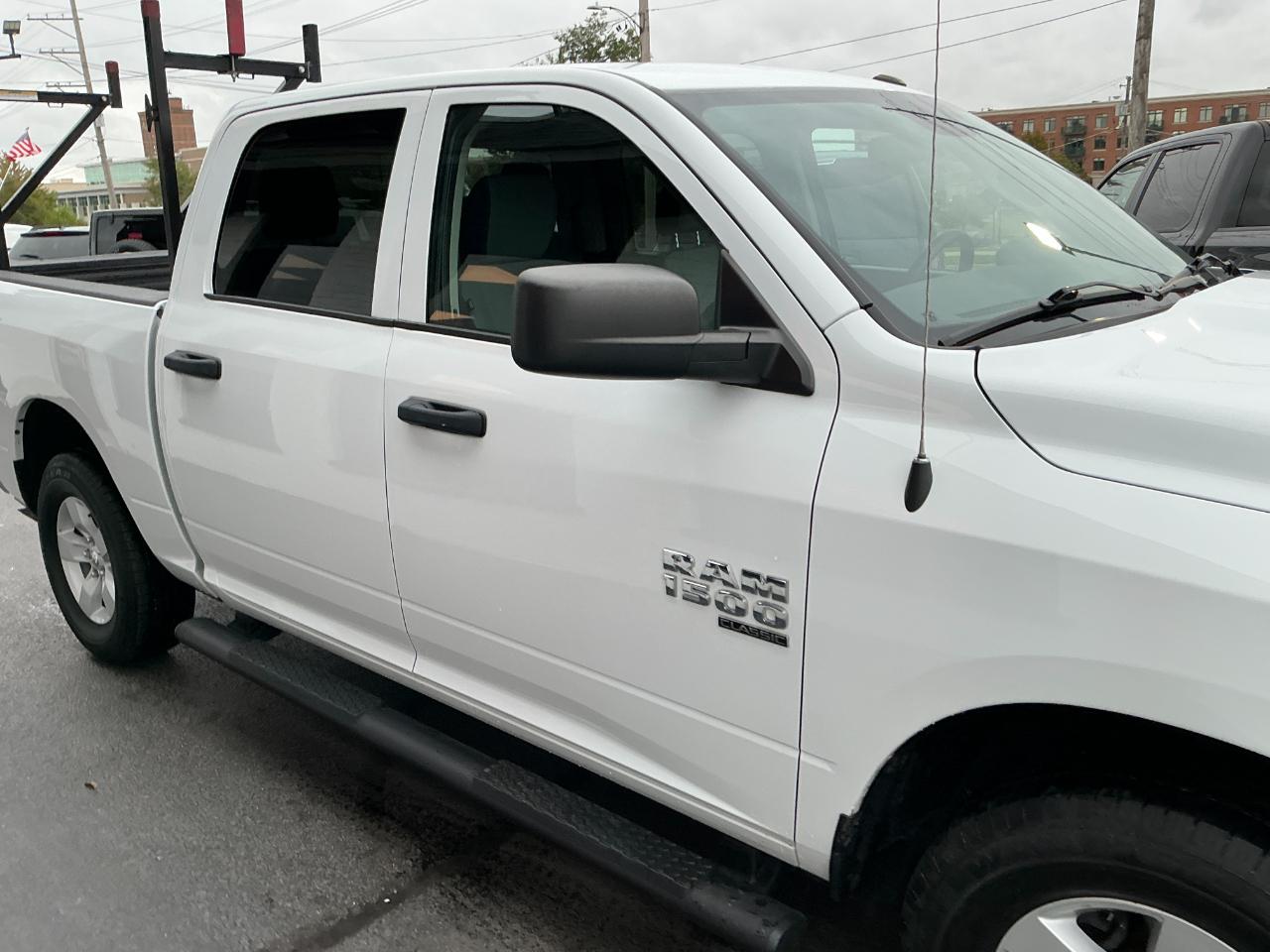 RAM 1500 Classic Tradesman 4x4 Crew Cab 5'7" Box 2023