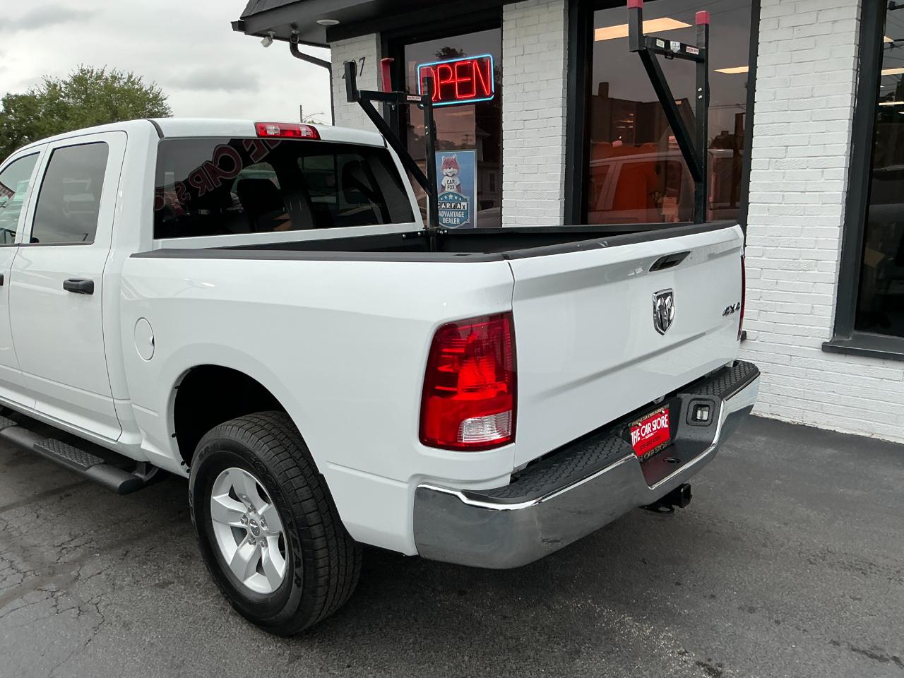 RAM 1500 Classic Tradesman 4x4 Crew Cab 5'7" Box 2023