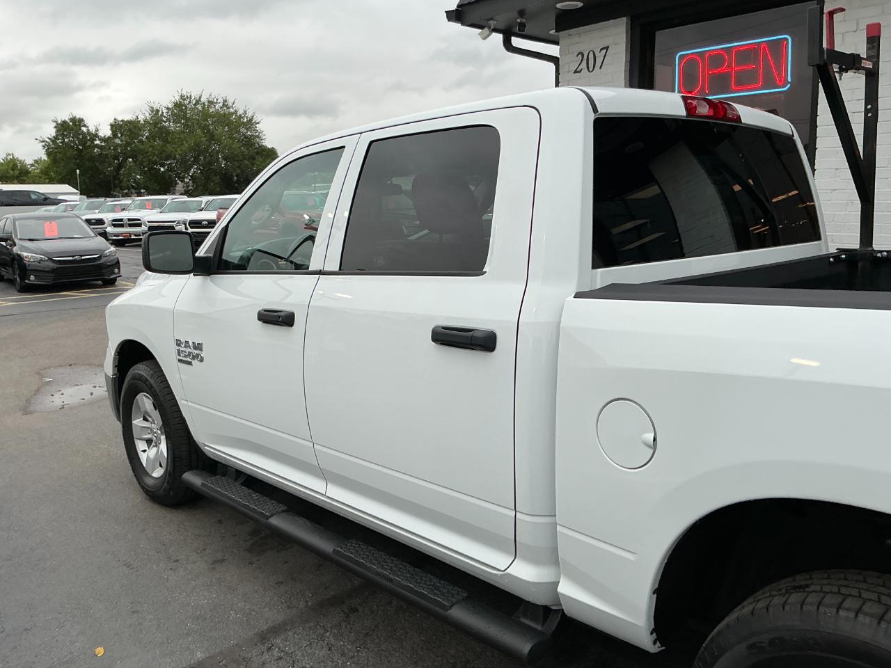 RAM 1500 Classic Tradesman 4x4 Crew Cab 5'7" Box 2023