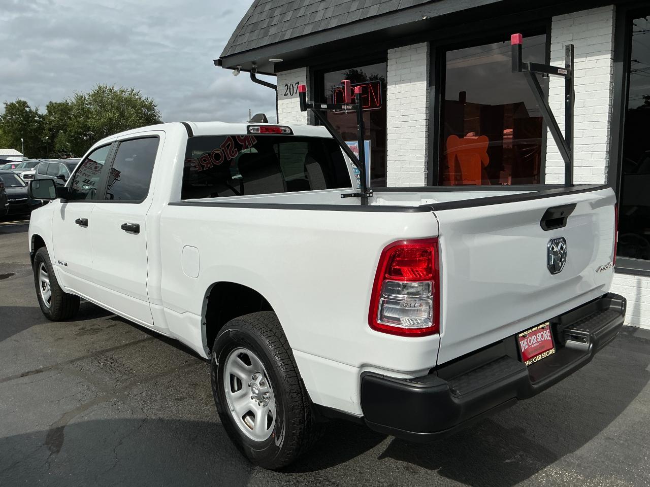 RAM 1500 Tradesman 4x4 Crew Cab 6'4" Box 2022