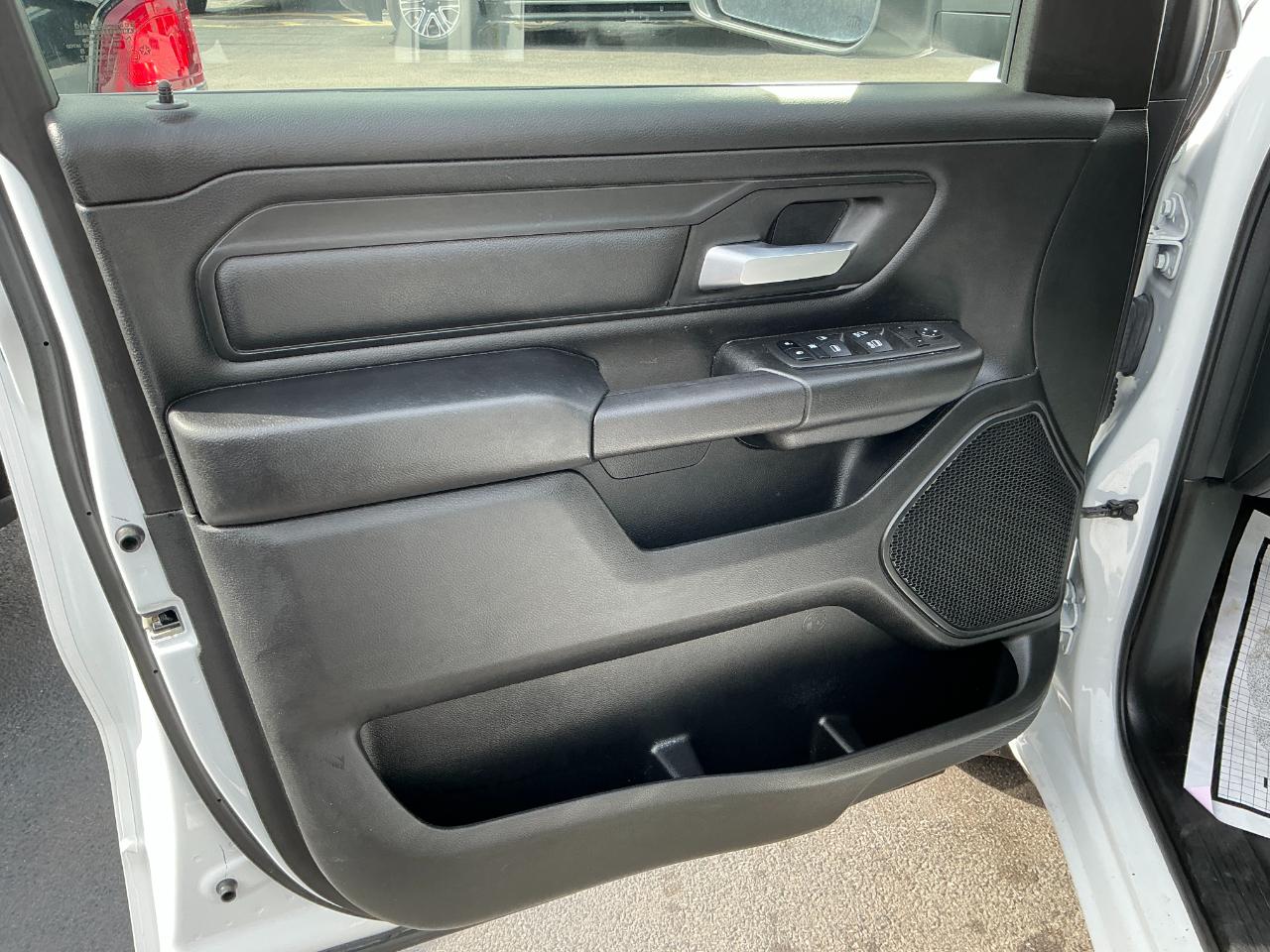 RAM 1500 Tradesman 4x4 Crew Cab 6'4" Box 2022
