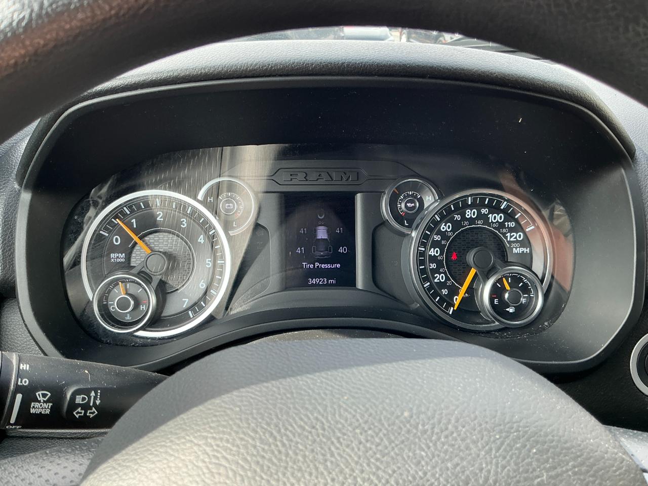 RAM 1500 Tradesman 4x4 Crew Cab 6'4" Box 2022