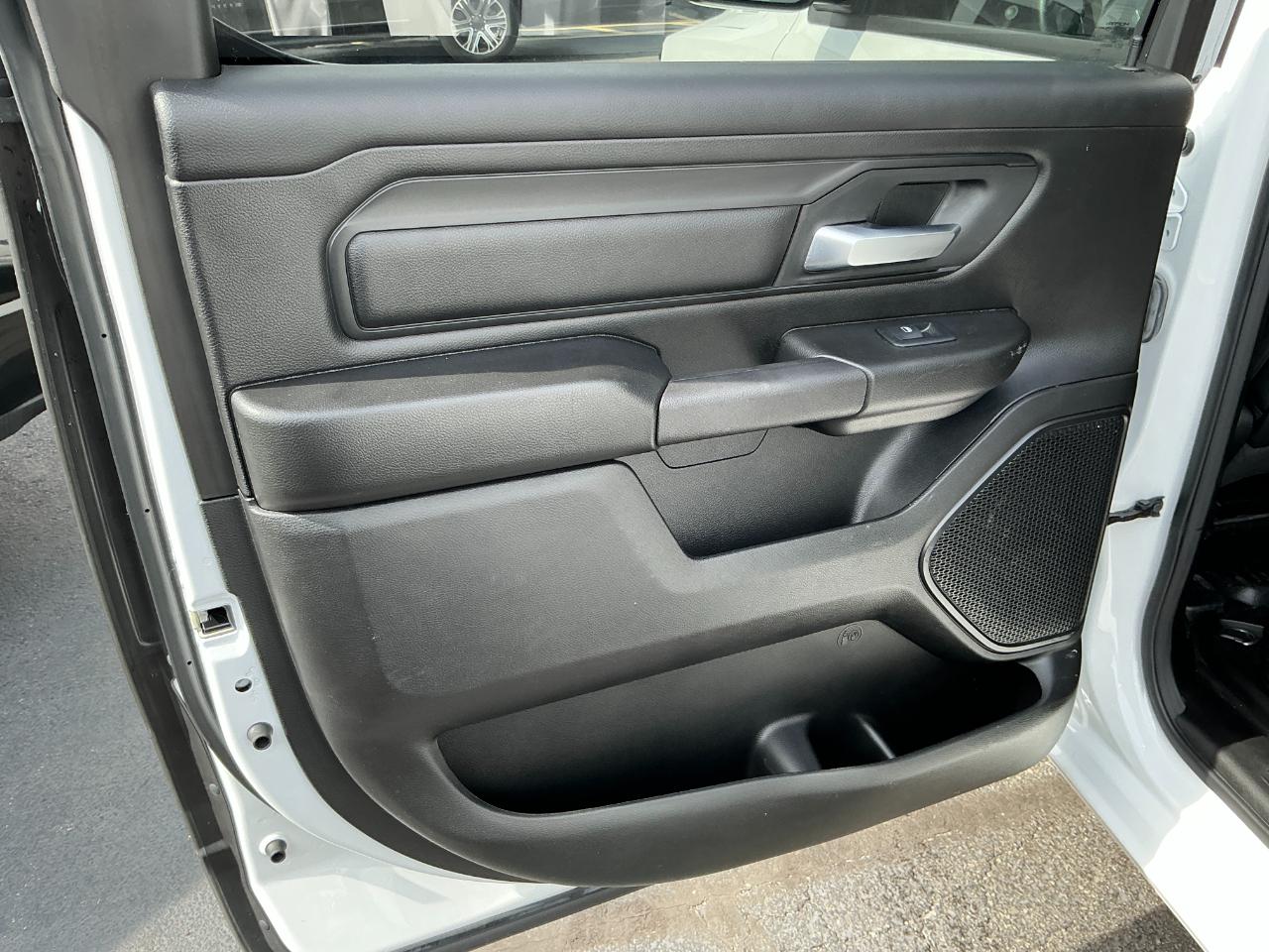 RAM 1500 Tradesman 4x4 Crew Cab 6'4" Box 2022