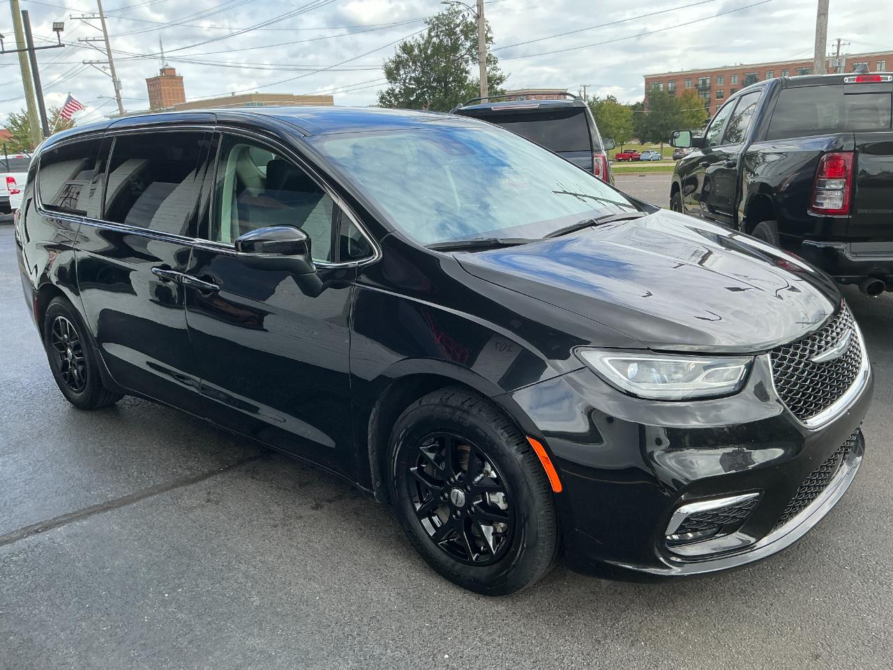 Chrysler Pacifica Touring L FWD 2023