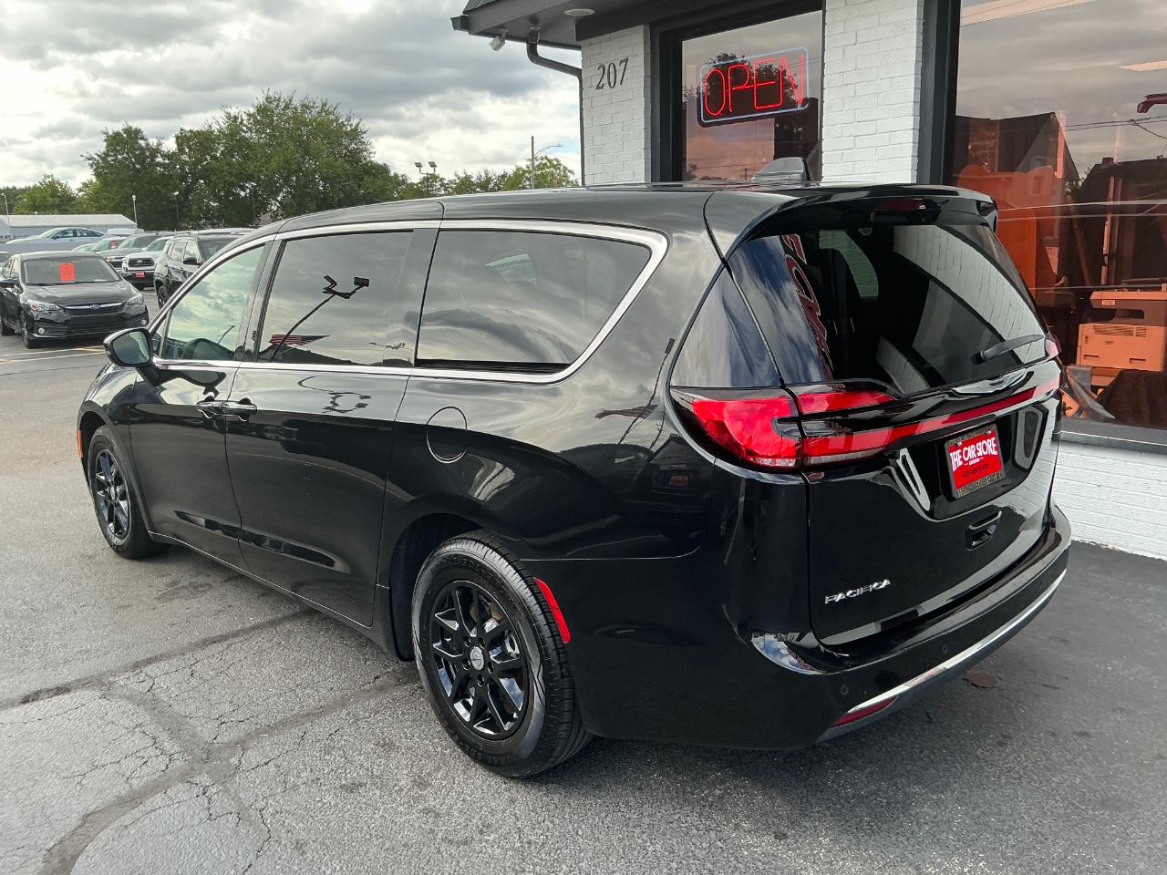 Chrysler Pacifica Touring L FWD 2023