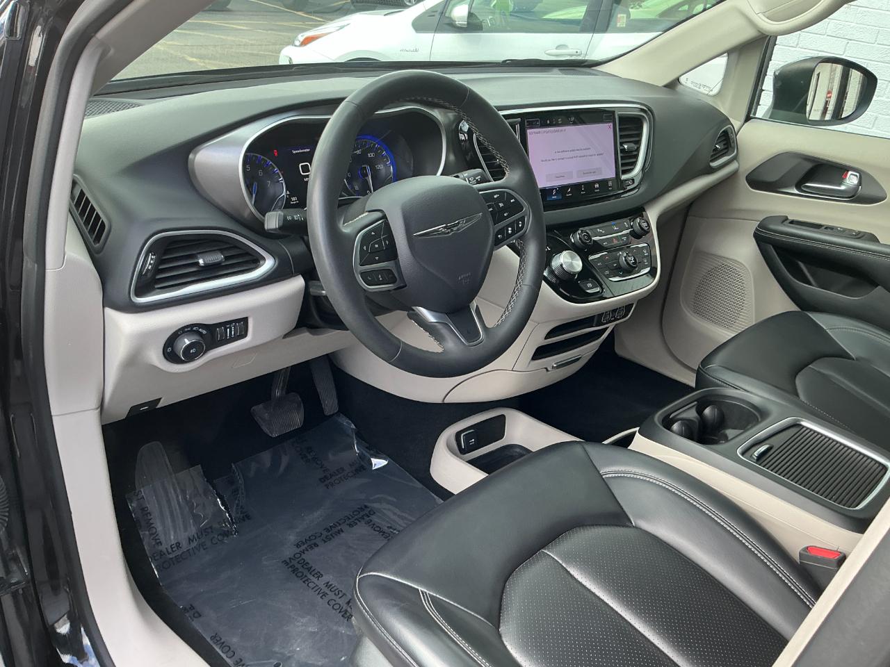 Chrysler Pacifica Touring L FWD 2023