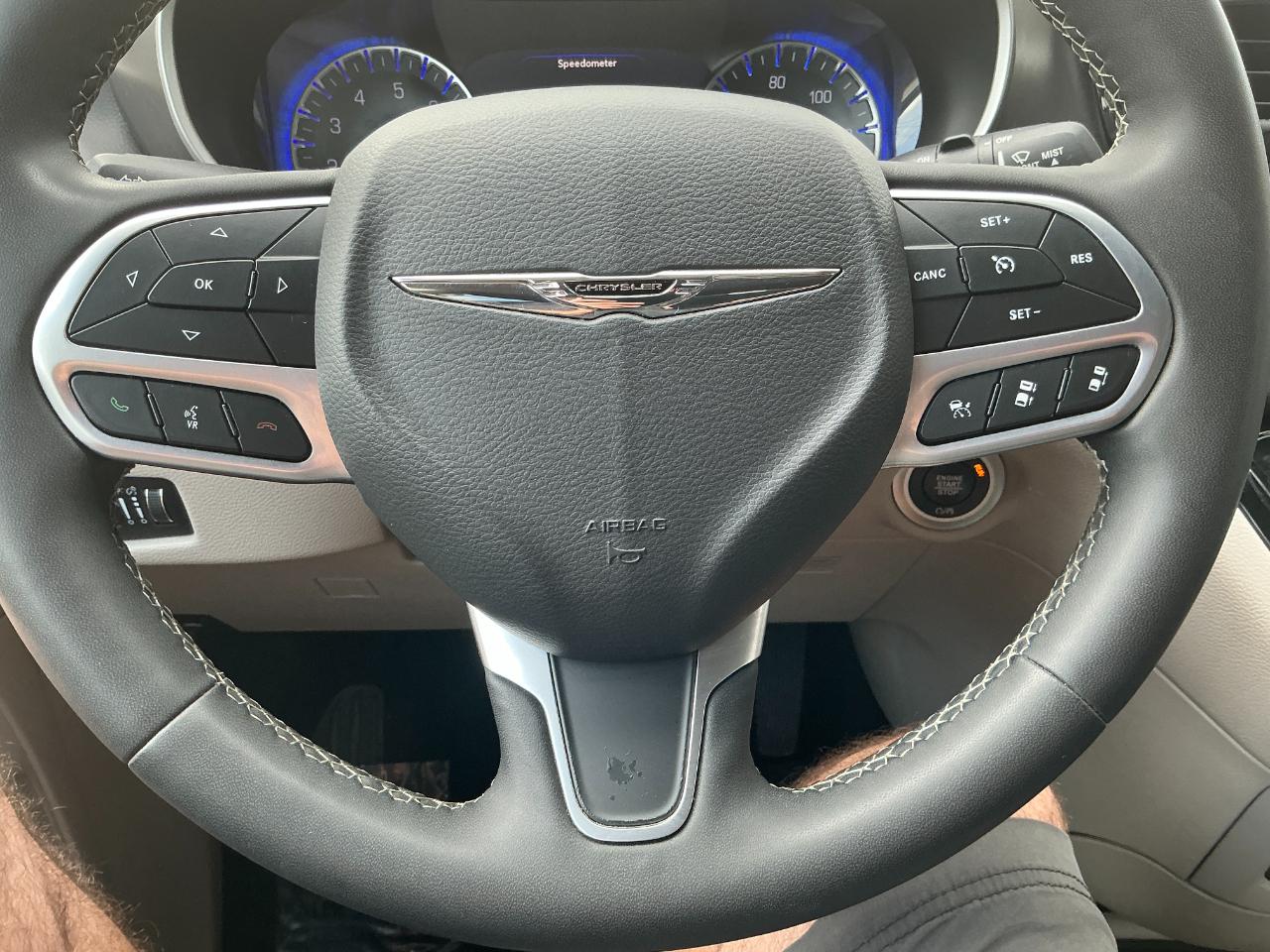 Chrysler Pacifica Touring L FWD 2023