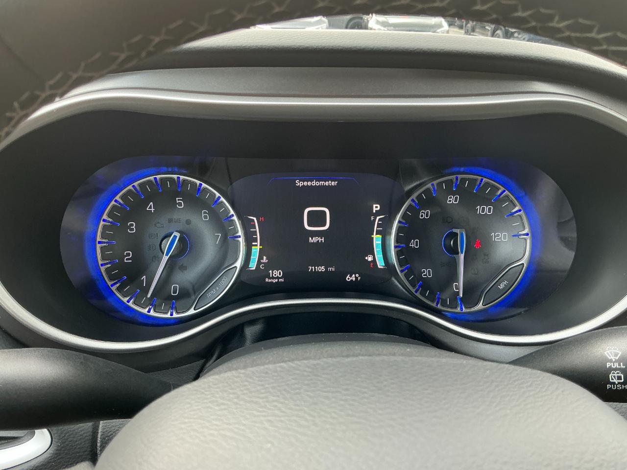 Chrysler Pacifica Touring L FWD 2023